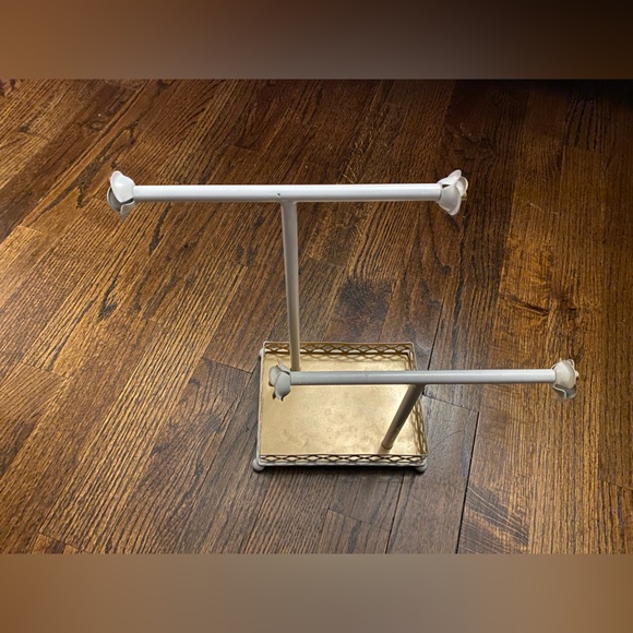 Silver Jewelry Stand with Yellow Base - Picture 6 of 11